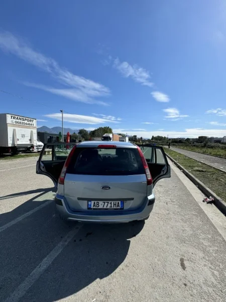 Tirane, shes makine Ford Fusion Nafte, blu e hapur automatik Kondicioner 175.000 km 3.200 €