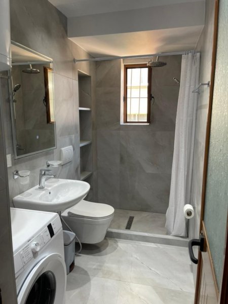 Tirane, jepet me qera apartament 2+1 Kati 3, 85 m² 600 € 