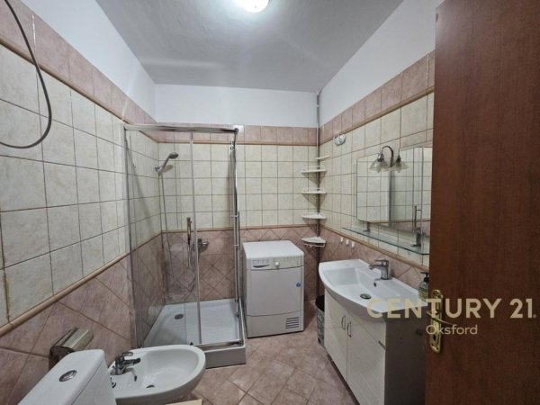 Tirane, jepet me qera apartament 3+1+Aneks+Ballkon Kati 5, 120 m² 800 € (Tek Kika 1)