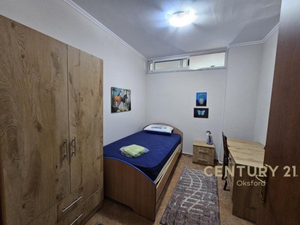 Tirane, jepet me qera apartament 3+1+Aneks+Ballkon Kati 5, 120 m² 800 € (Tek Kika 1)