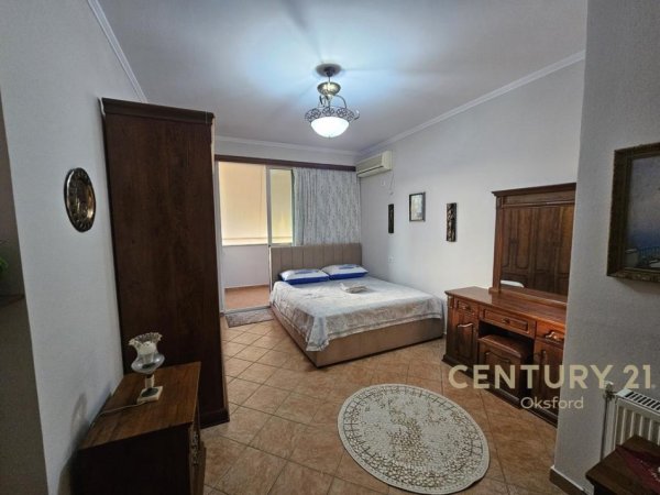 Tirane, jepet me qera apartament 3+1+Aneks+Ballkon Kati 5, 120 m² 800 € (Tek Kika 1)