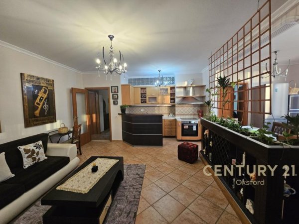 Tirane, jepet me qera apartament 3+1+Aneks+Ballkon Kati 5, 120 m² 800 € (Tek Kika 1)
