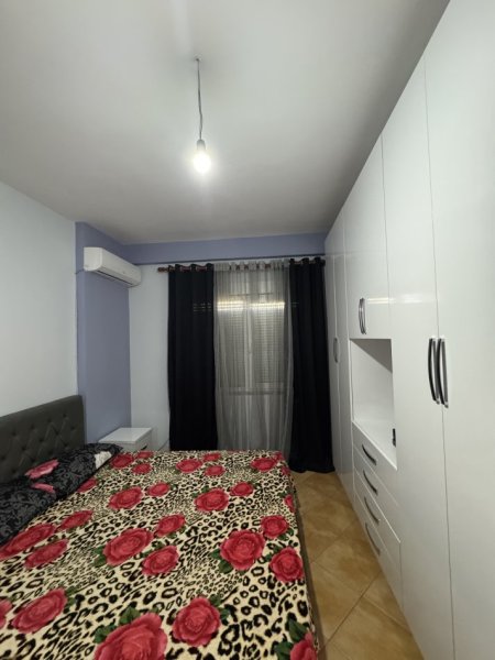 Durres, jepet me qera apartament 1+1+Ballkon Kati 9, 65 m² 400 € (Rruga Adria)