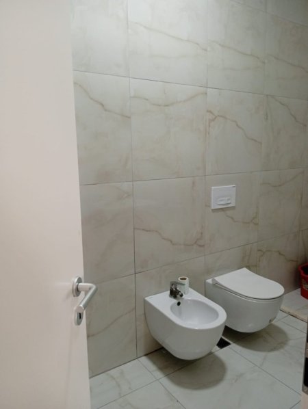 Tirane, jepet me qera apartament 2+1+Ballkon Kati 5, 85 m² 500 € (Mangalem21)
