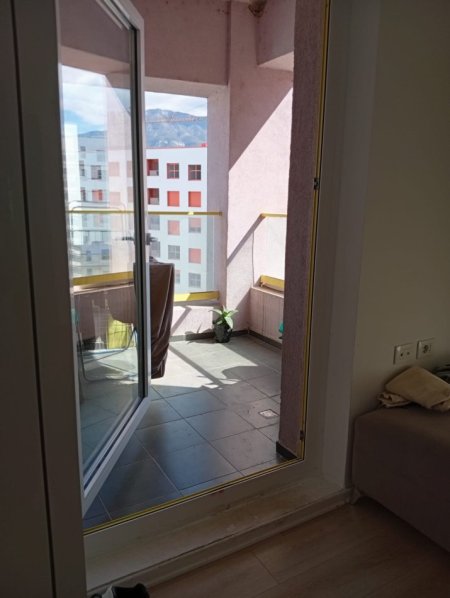 Tirane, jepet me qera apartament 2+1+Ballkon Kati 5, 85 m² 500 € (Mangalem21)