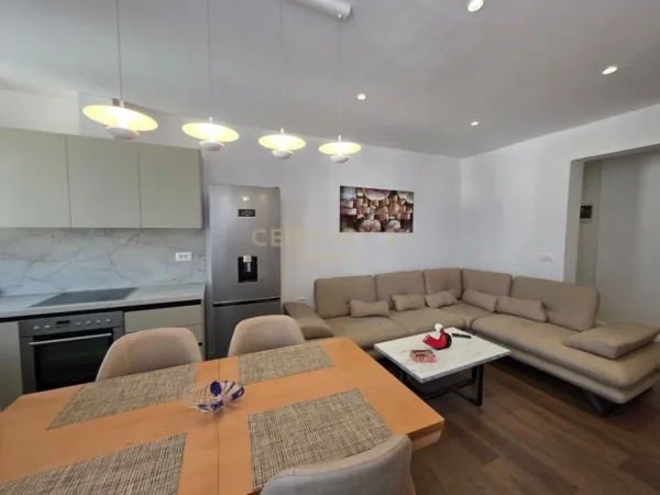 Tirane, jepet me qera apartament 2+1 Kati 7, 90 m² 1.000 € (Rruga mine peza)