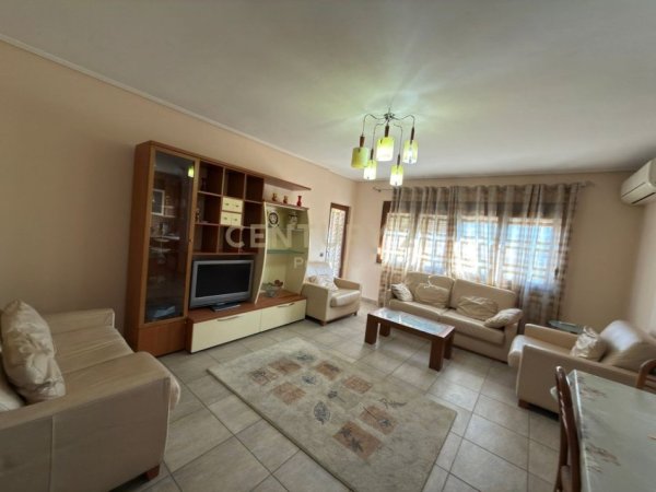 Tirane, jepet me qera apartament 2+1 Kati 9, 124 m² 800 € (Rruga e elbasanit)