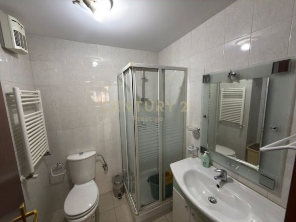 Tirane, jepet me qera apartament 2+1 Kati 9, 124 m² 800 € (Rruga e elbasanit)