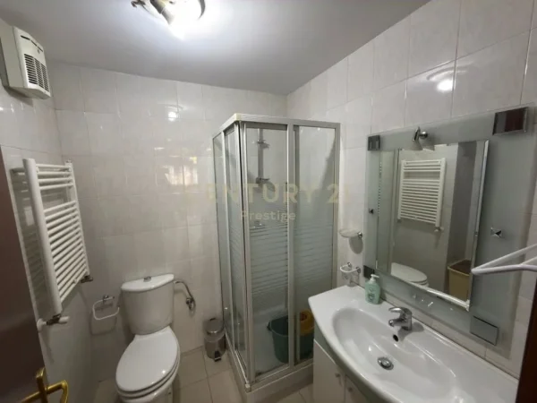 Tirane, jepet me qera apartament 2+1 Kati 9, 124 m² 800 € (Rruga e elbasanit)