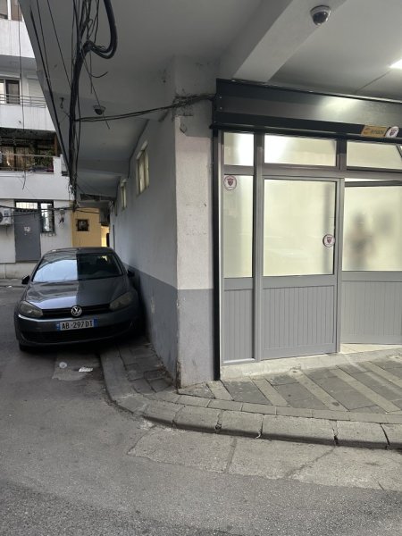 Tirane, jepet me qera ambjent biznesi Kati 0, 40 m² 550 € (Rruga Abdyl Frasheri)