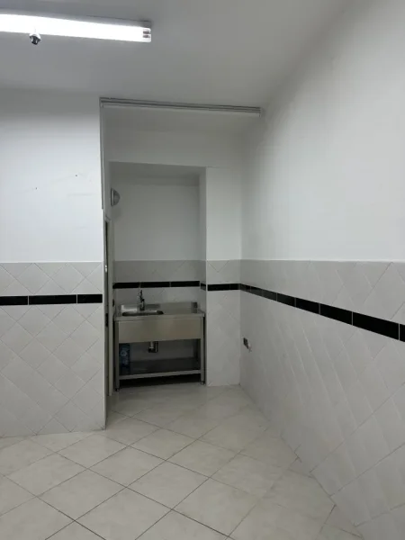 Tirane, jepet me qera ambjent biznesi Kati 0, 40 m² 550 € (Rruga Abdyl Frasheri)