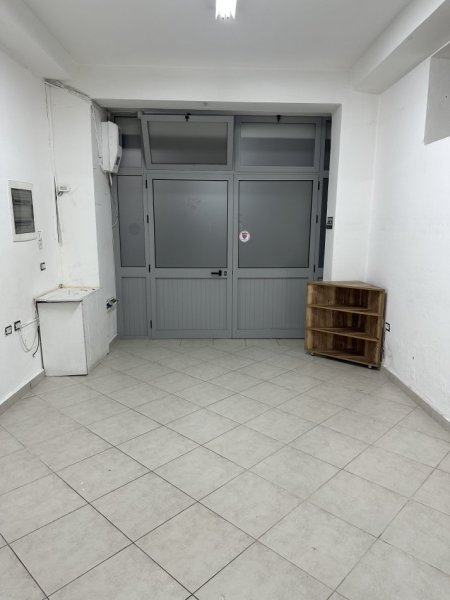Tirane, jepet me qera ambjent biznesi Kati 0, 40 m² 550 € (Rruga Abdyl Frasheri)