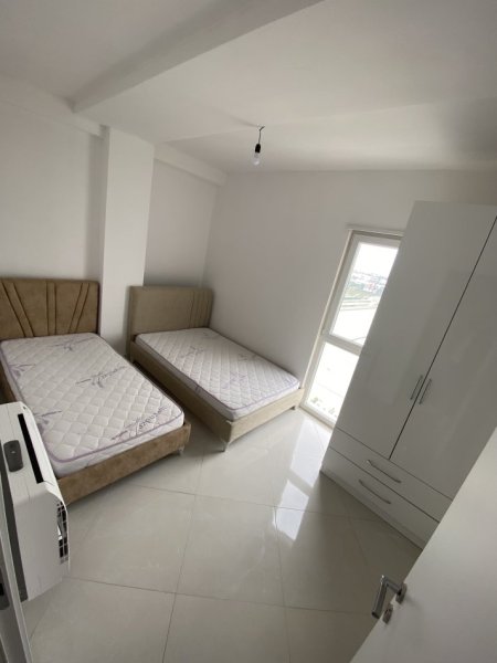 Tirane, jepet me qera apartament 2+1+Ballkon Kati 7, 92 m² 450 € (Rruga Gryka e Kaçanikut, Laknas)