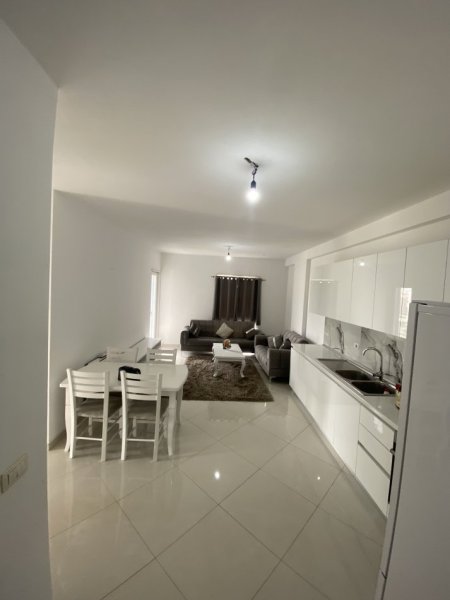 Tirane, jepet me qera apartament 2+1+Ballkon Kati 7, 92 m² 450 € (Rruga Gryka e Kaçanikut, Laknas)