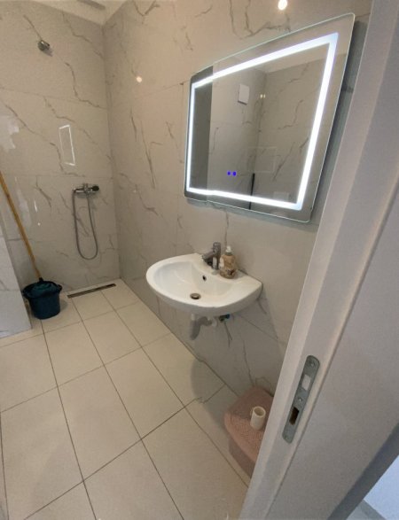 Tirane, jepet me qera apartament 2+1+Ballkon Kati 7, 92 m² 450 € (Rruga Gryka e Kaçanikut, Laknas)
