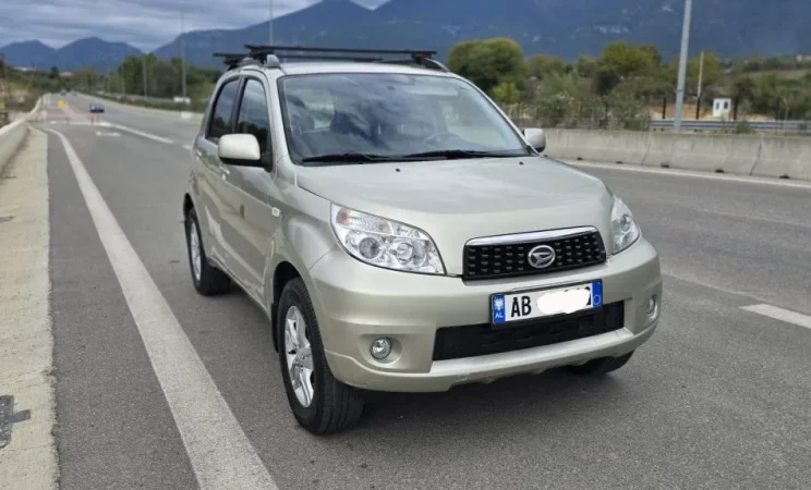 Tirane, shes SUV Daihatsu Terios 2010, 1.5 Benzin/Gaz Benzin+Gaz, gri metalizato manuale Klima 135.000 km 6.500 €