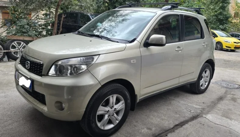 Tirane, shes SUV Daihatsu Terios 2010, 1.5 Benzin/Gaz Benzin+Gaz, gri metalizato manuale Klima 135.000 km 6.500 €