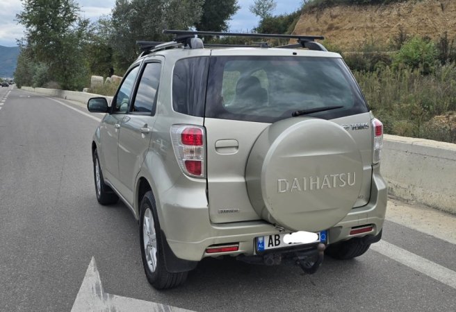 Tirane, shes SUV Daihatsu Terios 2010, 1.5 Benzin/Gaz Benzin+Gaz, gri metalizato manuale Klima 135.000 km 6.500 €