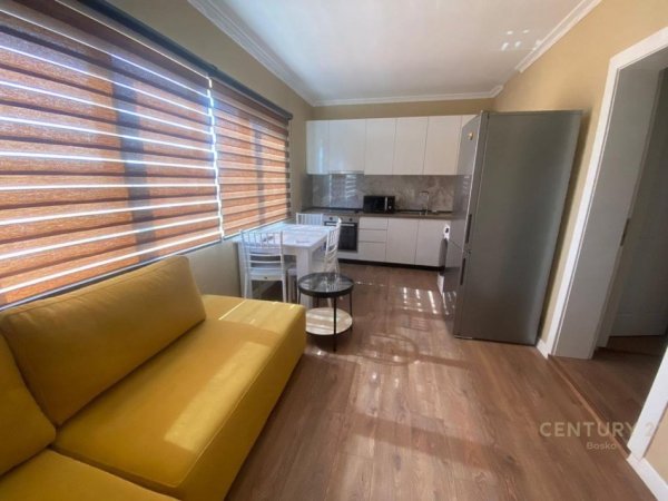 Tirane, jepet me qera apartament 2+1 Kati 3, 80 m² 600 € (Rruga Dritan Hoxha Blloku Gintash)