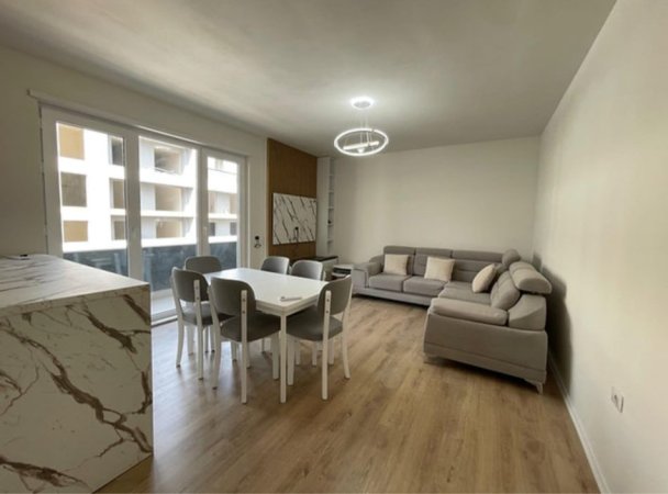 Tirane, jepet me qera apartament 3+1 Kati 5, 120 m² 550 € 
