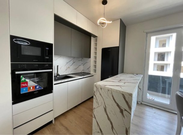 Tirane, jepet me qera apartament 3+1 Kati 5, 120 m² 550 € 