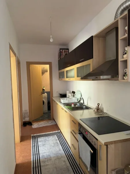 Tirane, jepet me qera apartament 2+1+Garazh 42.000lek/muaj