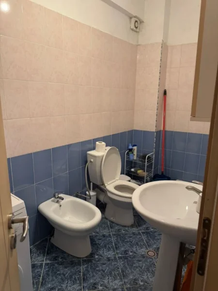 Tirane, jepet me qera apartament 2+1+Garazh 42.000lek/muaj