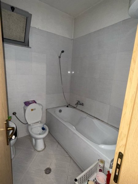 Tirane, jepet me qera 2+1 Kati 9, 90 m² 480 € 