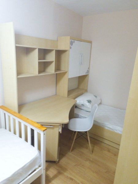 Tirane, jepet me qera apartament 2+1 Kati 4, 81 m² 650 € (MBAS KONVIKTEVE TE INXHINJERIS SE NDERTIMI)