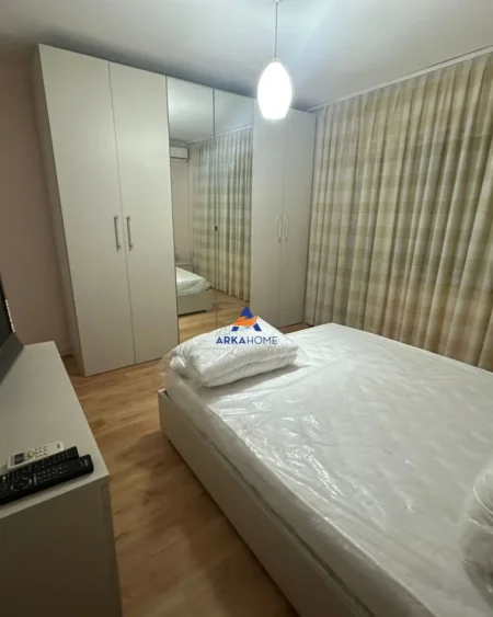 Tirane, jepet me qera apartament 2+1 Kati 4, 81 m² 650 € (MBAS KONVIKTEVE TE INXHINJERIS SE NDERTIMI)