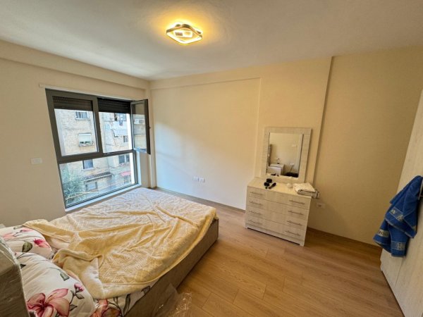 Tirane, jepet me qera apartament 1+1 Kati 2, 700 € 