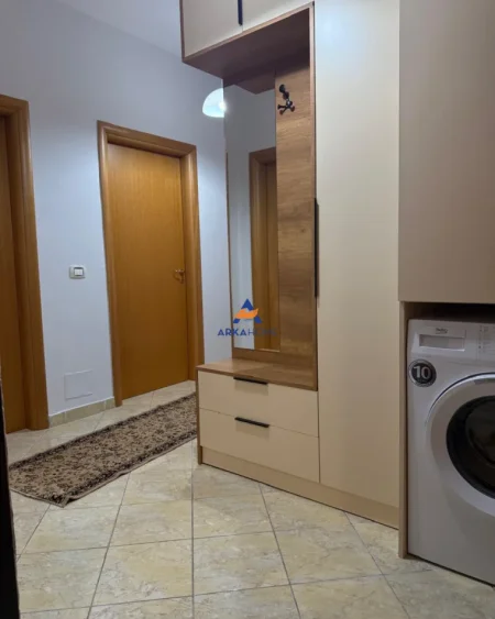 Tirane, jepet me qera apartament 2+1+Ballkon Kati 5, 85 m² 650 € (RRUGA FROSINA PLAKU)