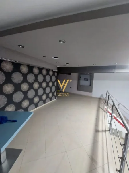 Tirane, jepet me qera dyqan Kati 0, 44 m² 500 € (ASTIR)