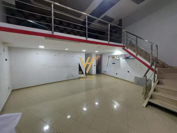 Tirane, jepet me qera dyqan Kati 0, 44 m² 500 € (ASTIR)