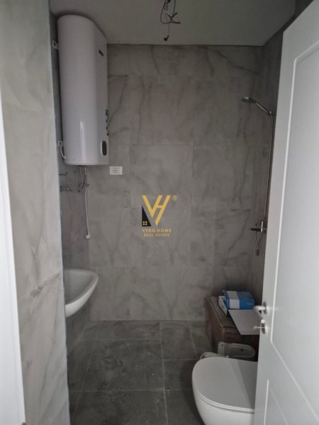 Tirane, jepet me qera zyre Kati 5, 103 m² 1.900 € (LAKE VIEW)