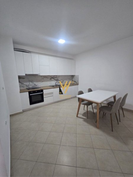 Tirane, jepet me qera apartament 3+1+Ballkon Kati 3, 145 m² 600 € (DON BOSKO)