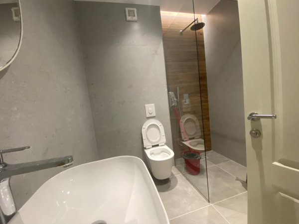 Tirane, jepet me qera apartament 1+1 Kati 3, 65 m² 800 € (Rruga e Bogdanëve, Tiranë)