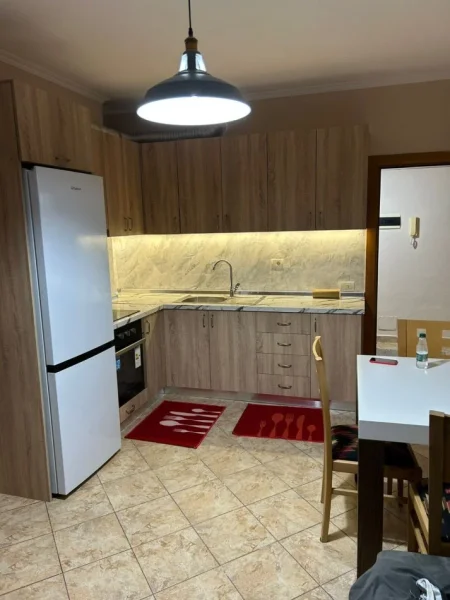Tirane, jepet me qera apartament 2+1+Ballkon Kati 6, 78 m² 450 € (5 maji)