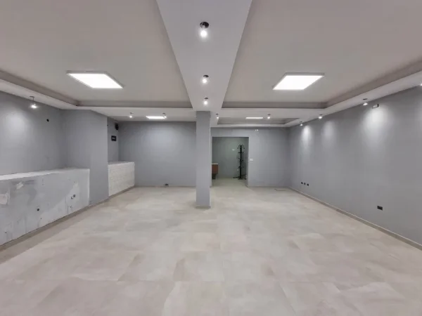 Tirane, shitet ambjent biznesi Kati 0, 94 m² 130.000 € (Rruga Hoxha Tahsim)