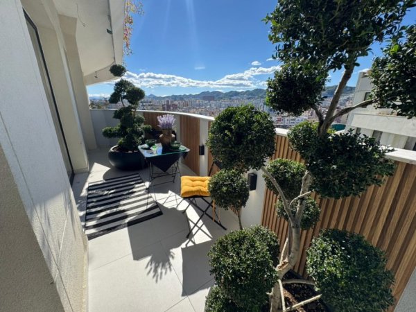 Tirane, shitet apartament 1+1 Kati 8, 70 m² 