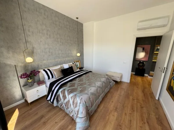 Tirane, shitet apartament 1+1 Kati 8, 70 m² 