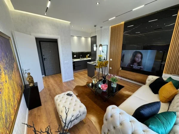 Tirane, shitet apartament 1+1 Kati 8, 70 m² 