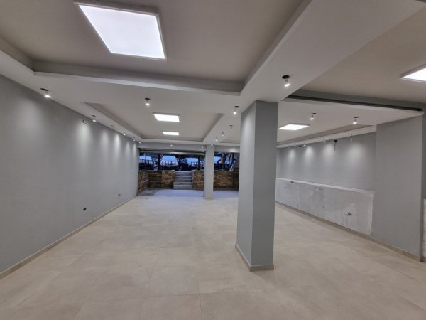 Tirane, jepet me qera ambjent biznesi Kati 0, 94 m² 500 € (Rruga Hoxha Tahsim Prane zyres se punes)