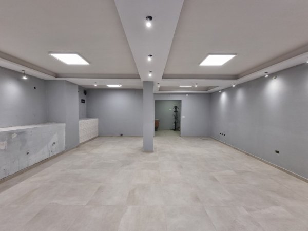 Tirane, jepet me qera ambjent biznesi Kati 0, 94 m² 500 € (Rruga Hoxha Tahsim Prane zyres se punes)