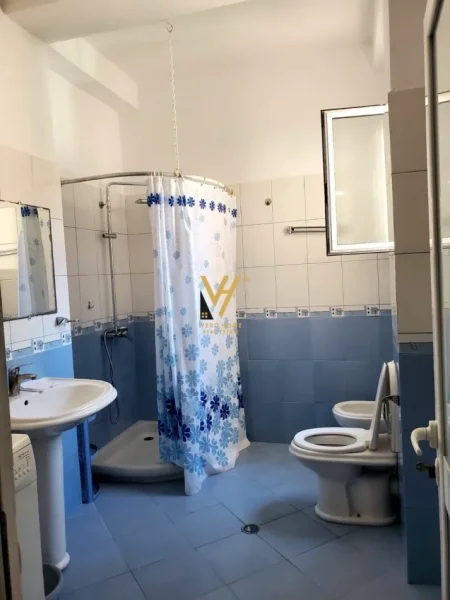 Tirane, jepet me qera apartament 3+1+Ballkon Kati 2, 137 m² 550 € (SELITE)