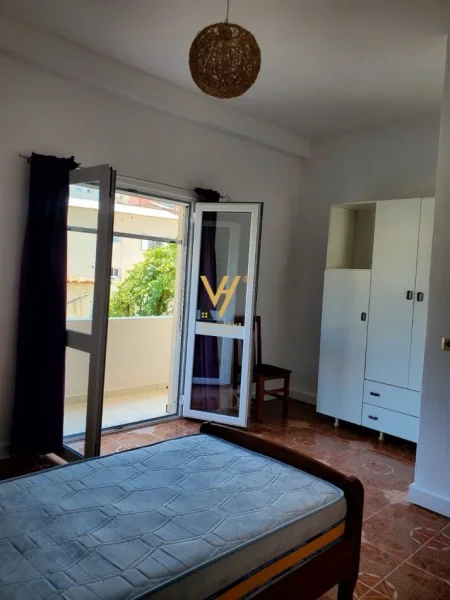 Tirane, jepet me qera apartament 3+1+Ballkon Kati 2, 137 m² 550 € (SELITE)