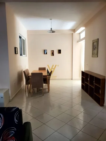 Tirane, jepet me qera apartament 3+1+Ballkon Kati 2, 137 m² 550 € (SELITE)