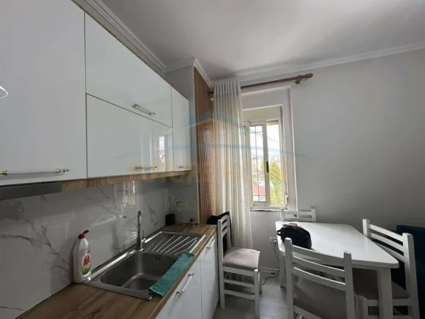 Tirane, jepet me qera apartament 2+1 Kati 2, 80 m² 500 € 