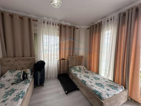 Tirane, jepet me qera apartament 2+1 Kati 2, 80 m² 500 € 