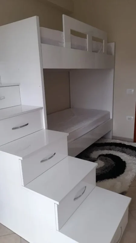 Tirane, jepet me qera apartament 2+1 Kati 4, 550 € 